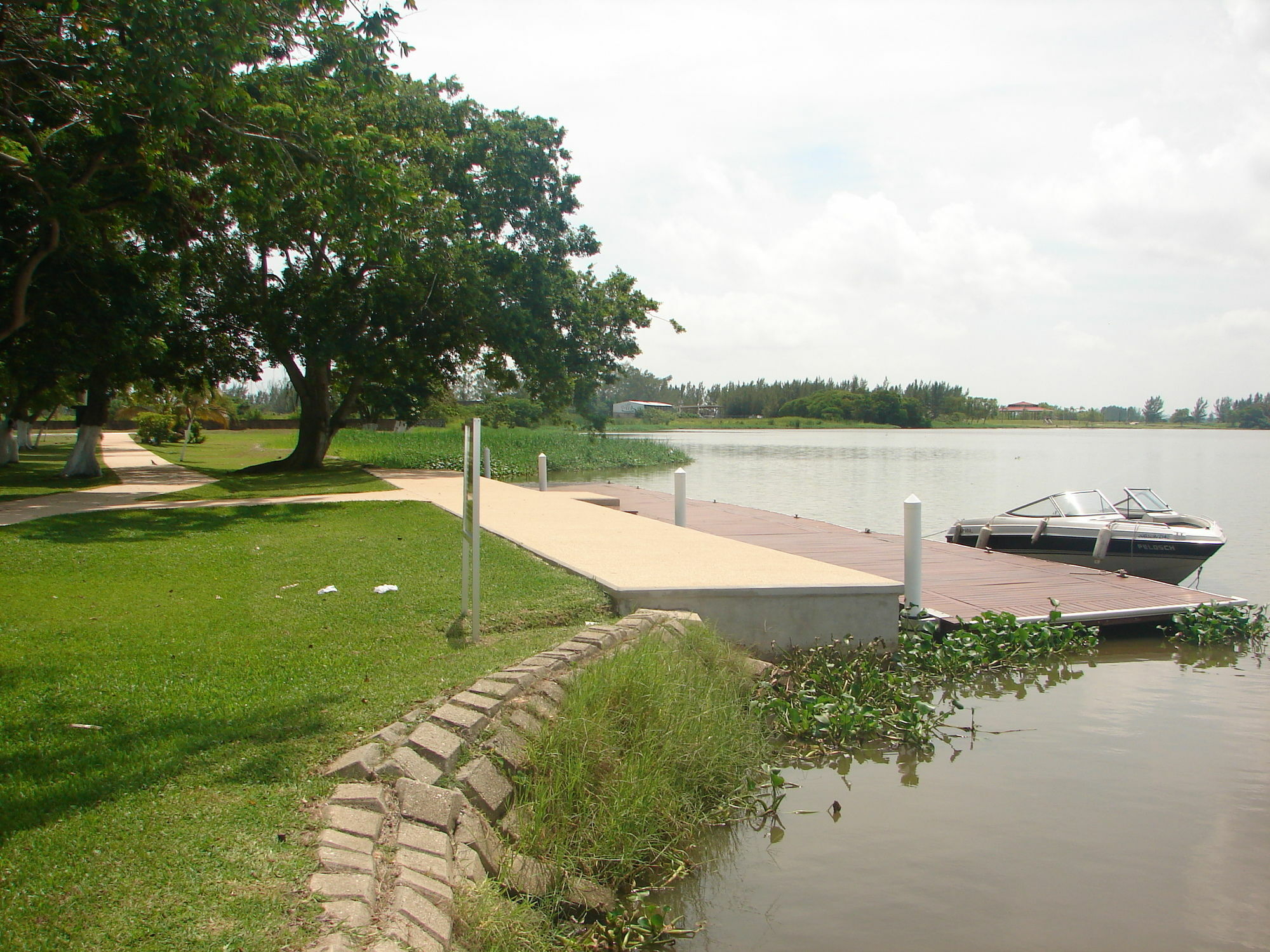 Hotel Terranova 코아트사코알코스 외부 사진 Lake Houston